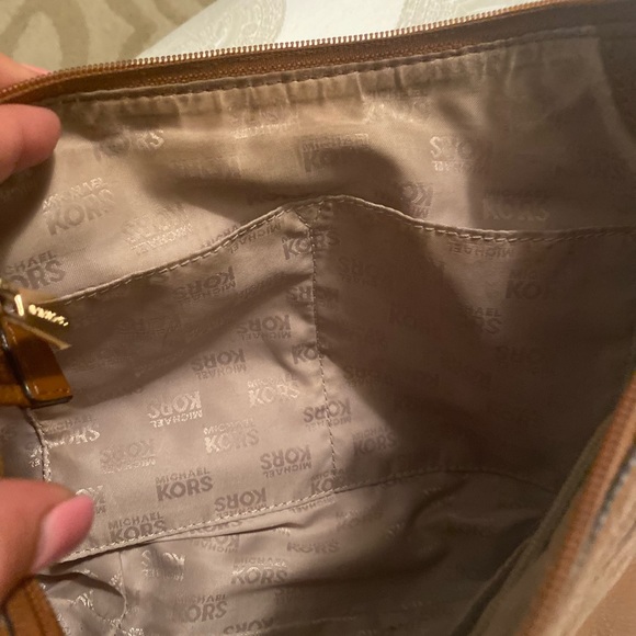 Michael Kors Leather handbag 👜 - Picture 14 of 15